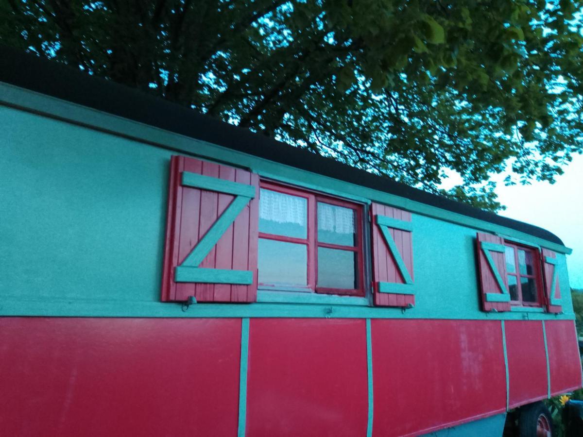 La Roulotte De Lola - Chambre D'Hotes La Celle  Exterior foto
