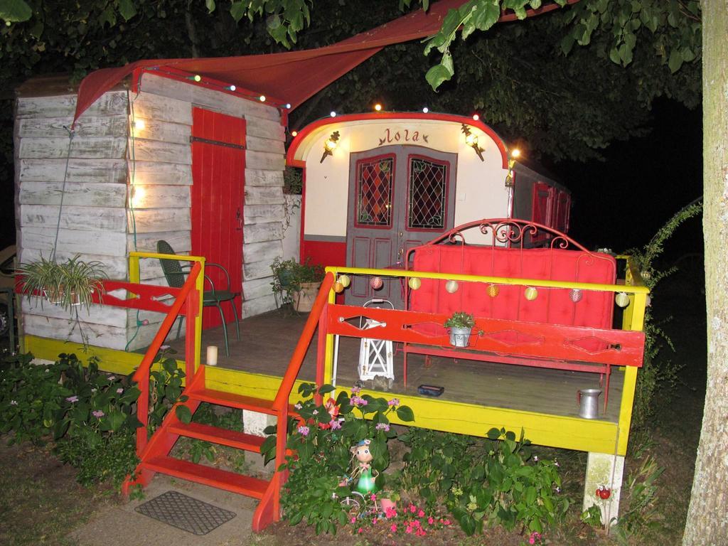 La Roulotte De Lola - Chambre D'Hotes La Celle  Exterior foto