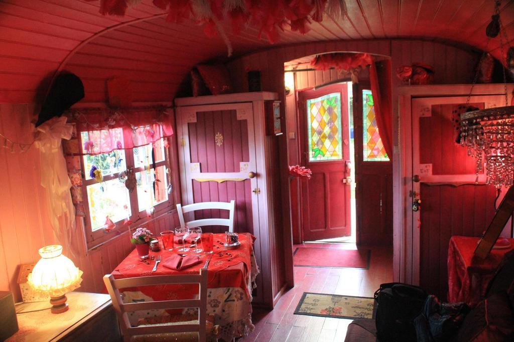 La Roulotte De Lola - Chambre D'Hotes La Celle  Exterior foto