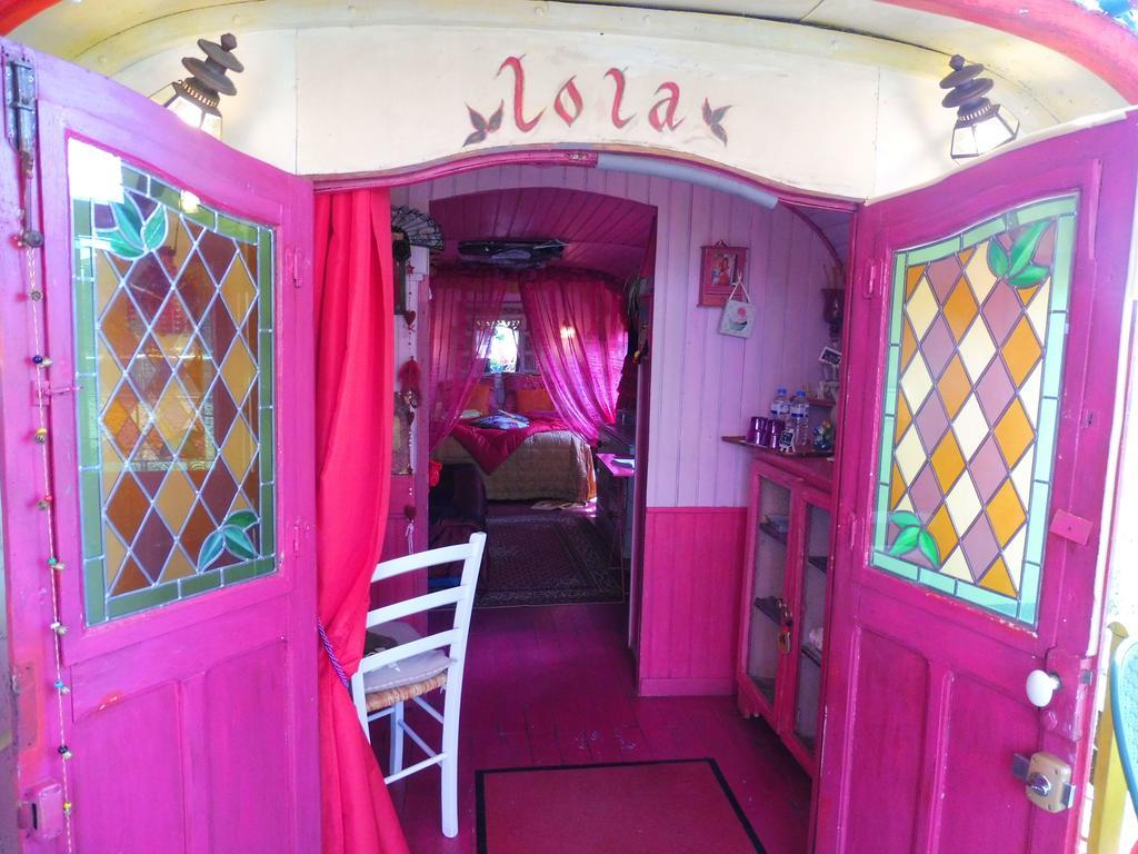 La Roulotte De Lola - Chambre D'Hotes La Celle  Exterior foto
