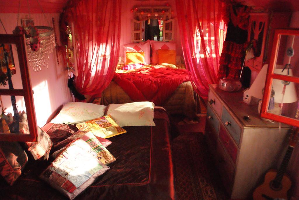 La Roulotte De Lola - Chambre D'Hotes La Celle  Exterior foto