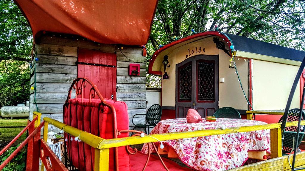 La Roulotte De Lola - Chambre D'Hotes La Celle  Exterior foto